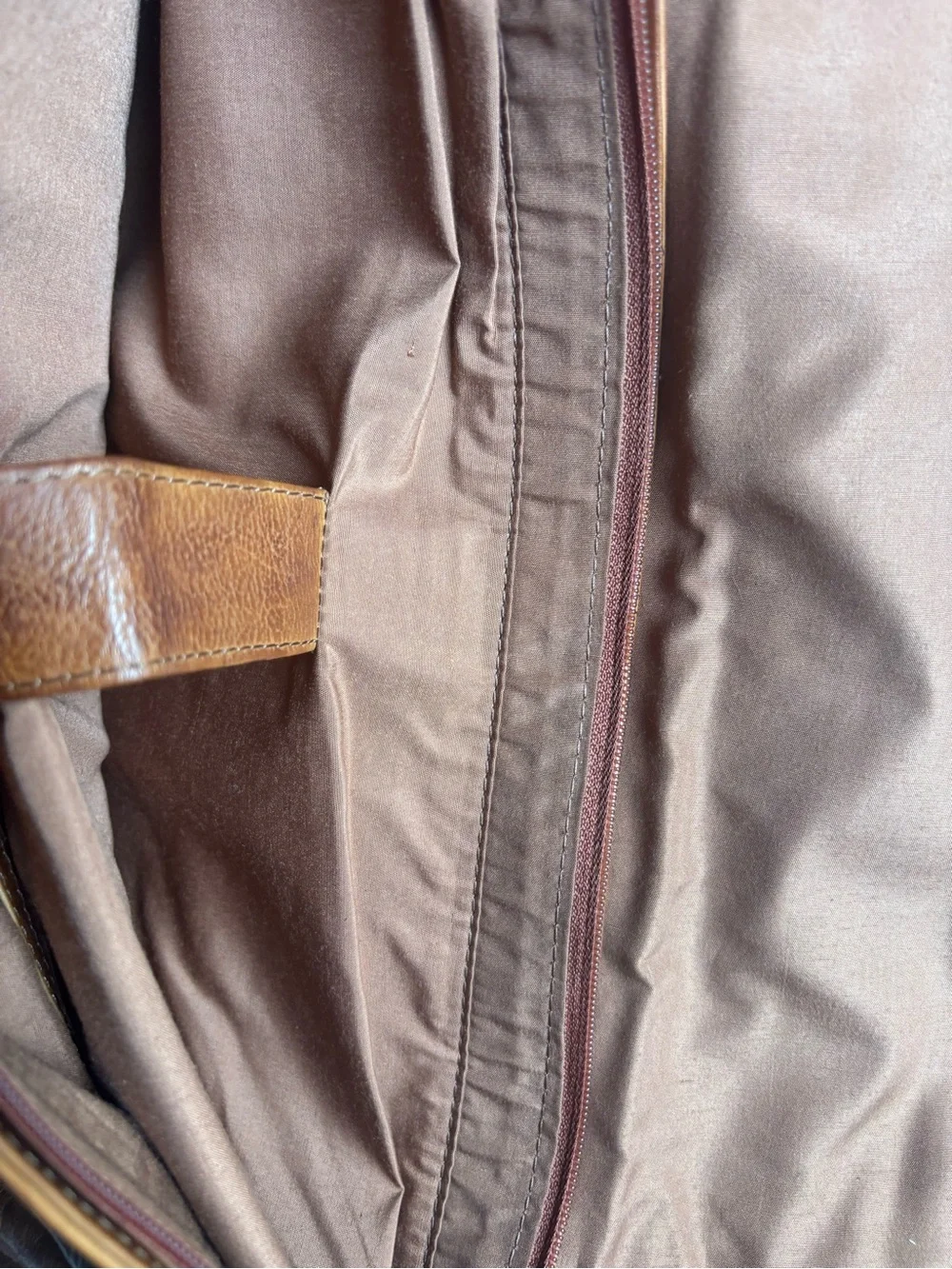 Men's Brown Leather Messenger Bag - Classic Carry